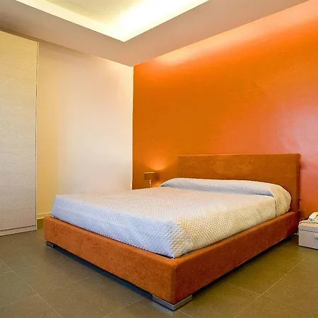 San Carlo Hotell 2*
